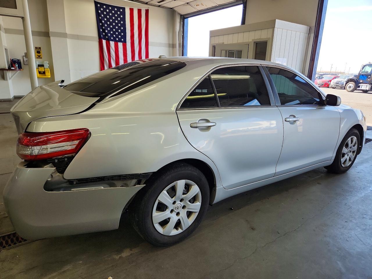 2011 Toyota Camry Le - Image 3