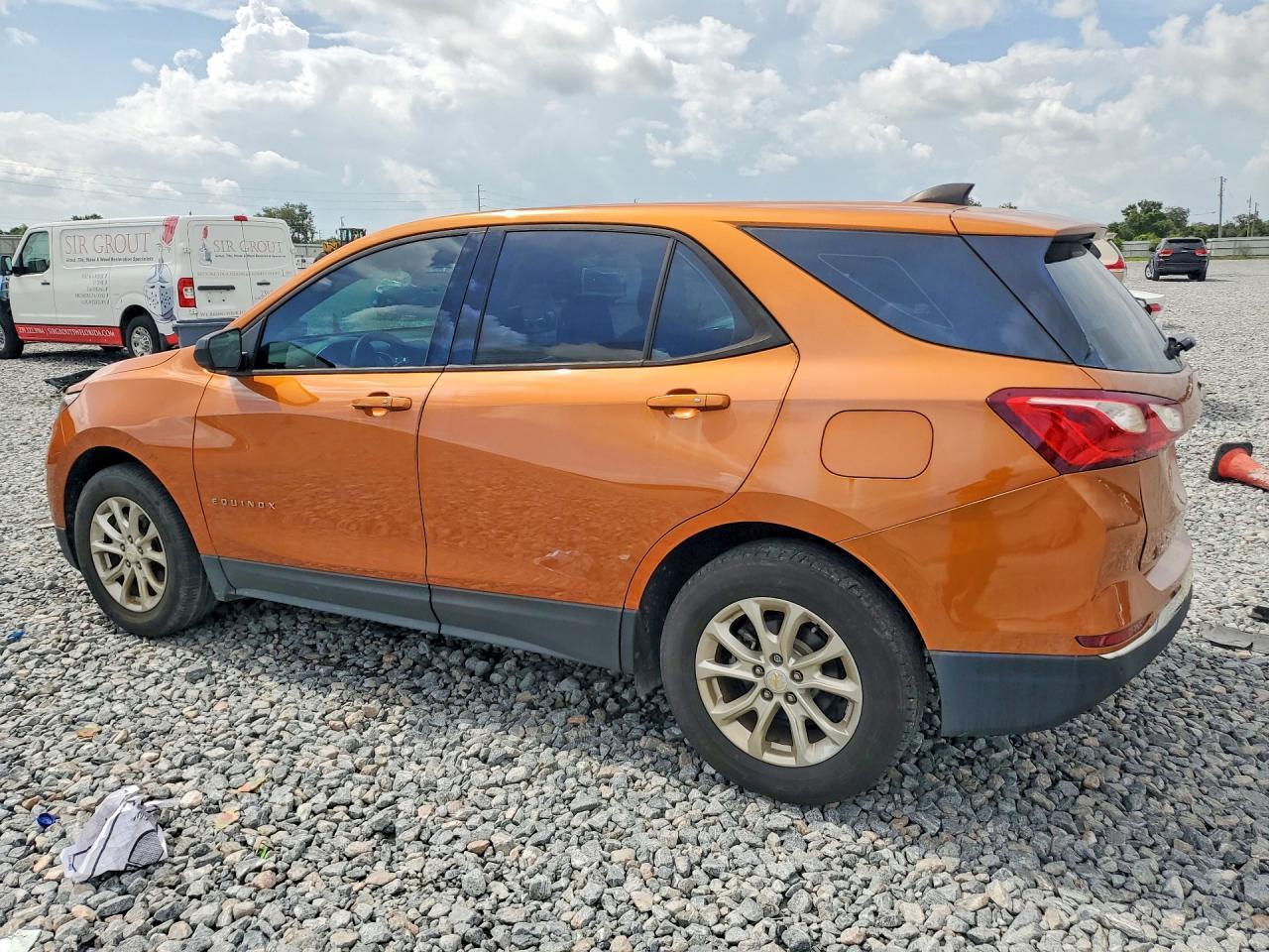 2019 Chevrolet Equinox Ls - Фото 2