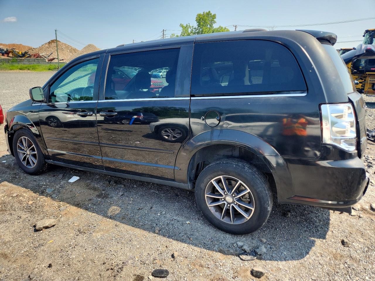2017 Dodge Grand Caravan Sxt - Фото 2