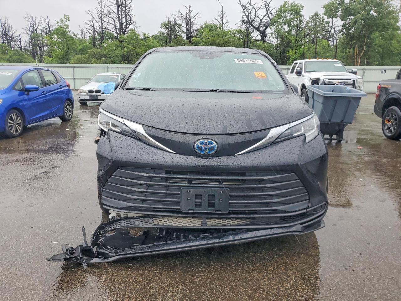 2021 Toyota Sienna Le - Фото 5