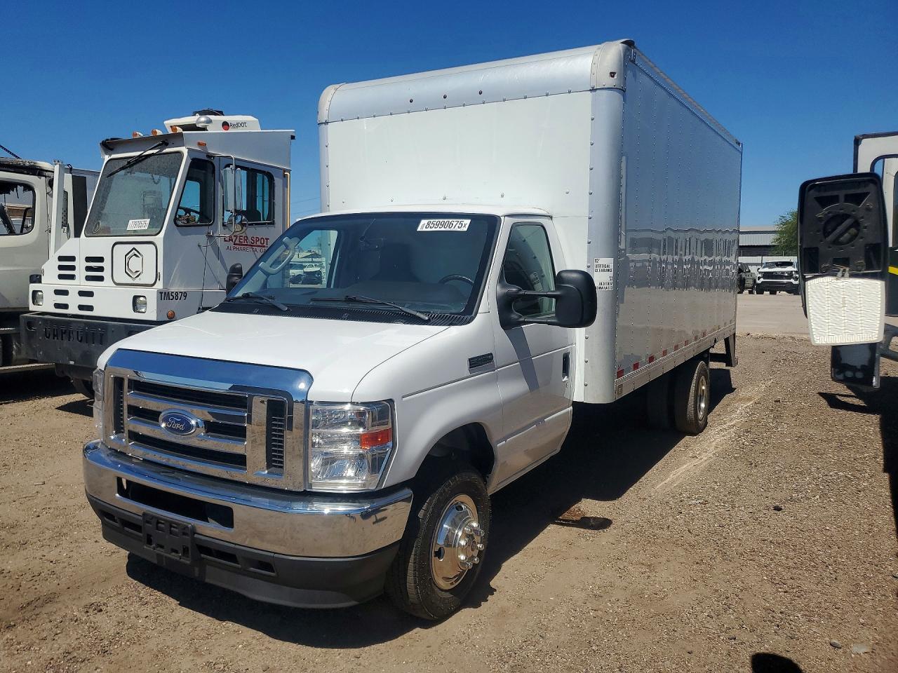 2022 Ford Econoline E450 Super Duty Cutaway Van