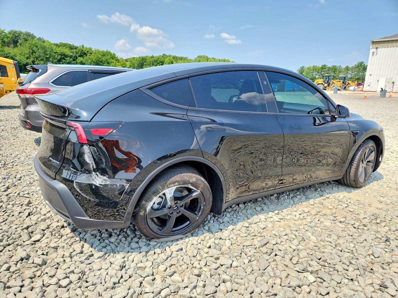 2026 Tesla Model Y - Фото 3