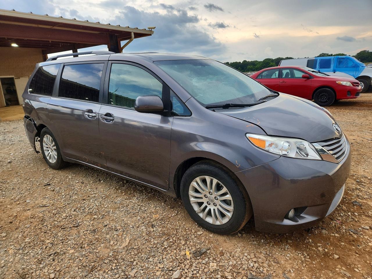 2016 Toyota Sienna Xle 8-Passenger - Фото 4