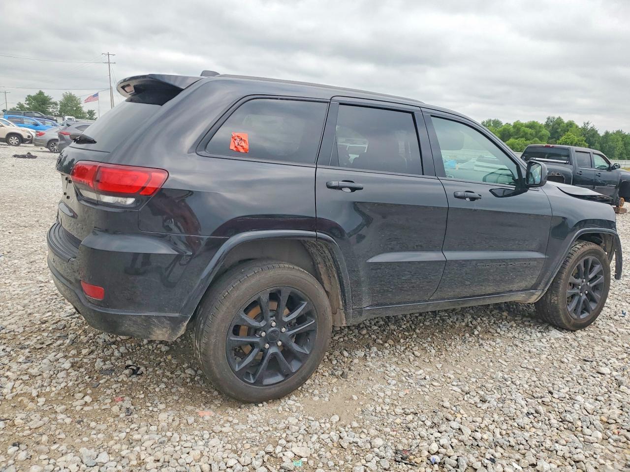 2022 Jeep Grand Cherokee Laredo E - Фото 3