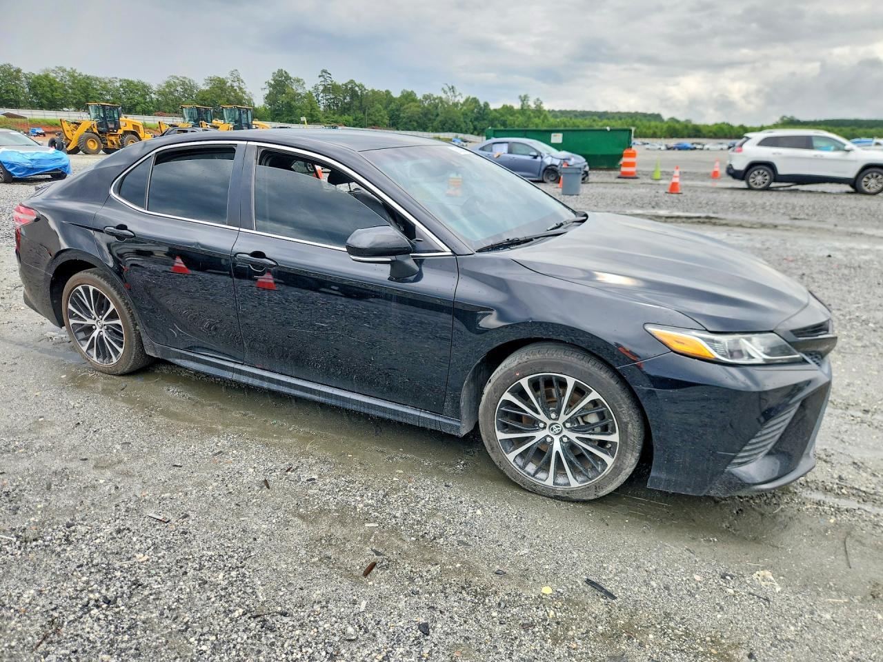 2019 Toyota Camry Se - Image 4