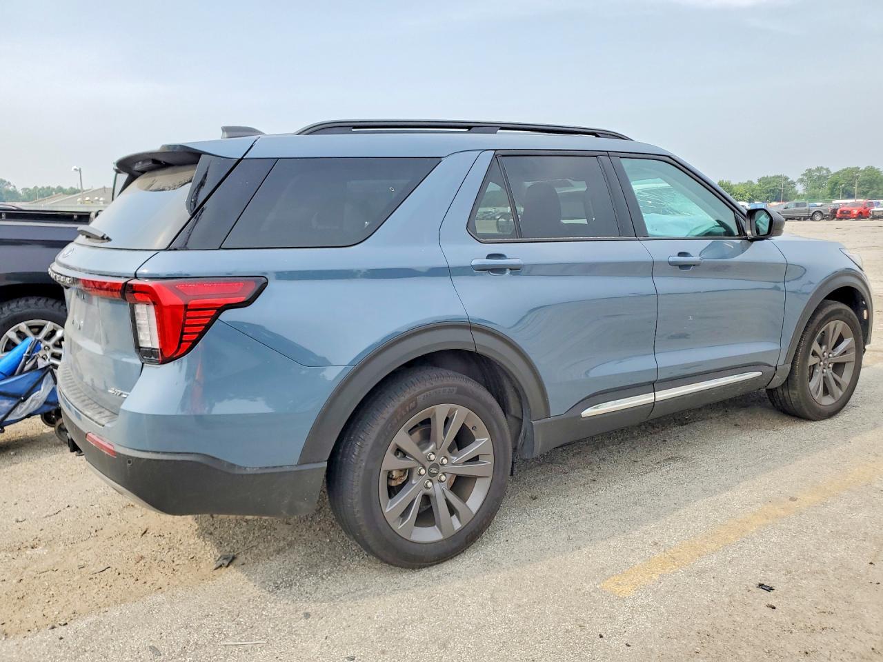 2025 Ford Explorer Active - Фото 3