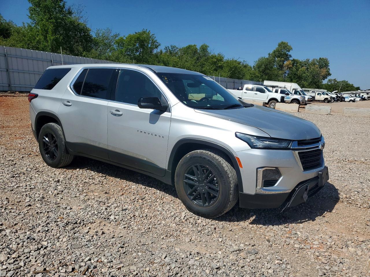 2022 Chevrolet Traverse Ls - Фото 4