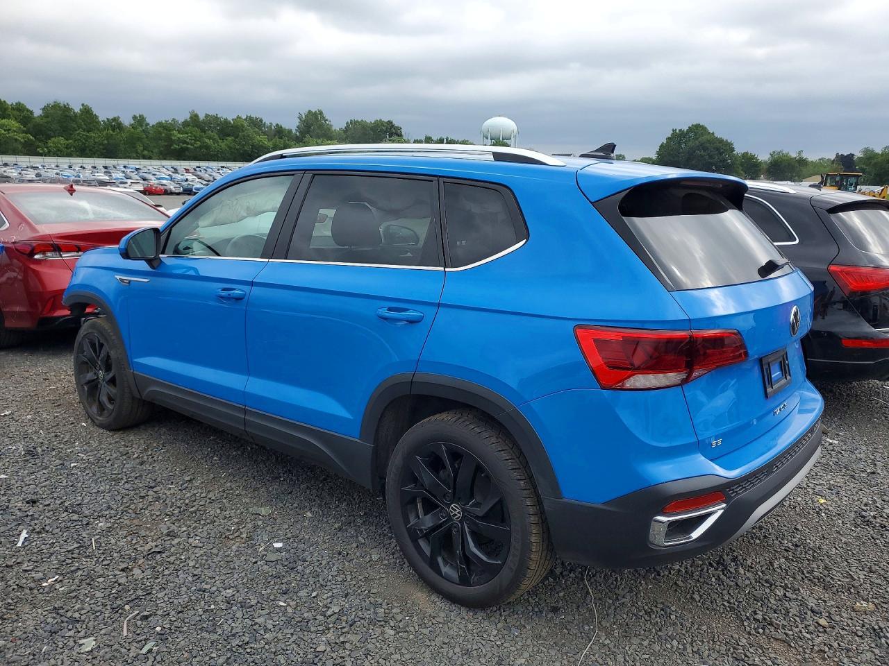 2023 Volkswagen Taos Se - Image 2
