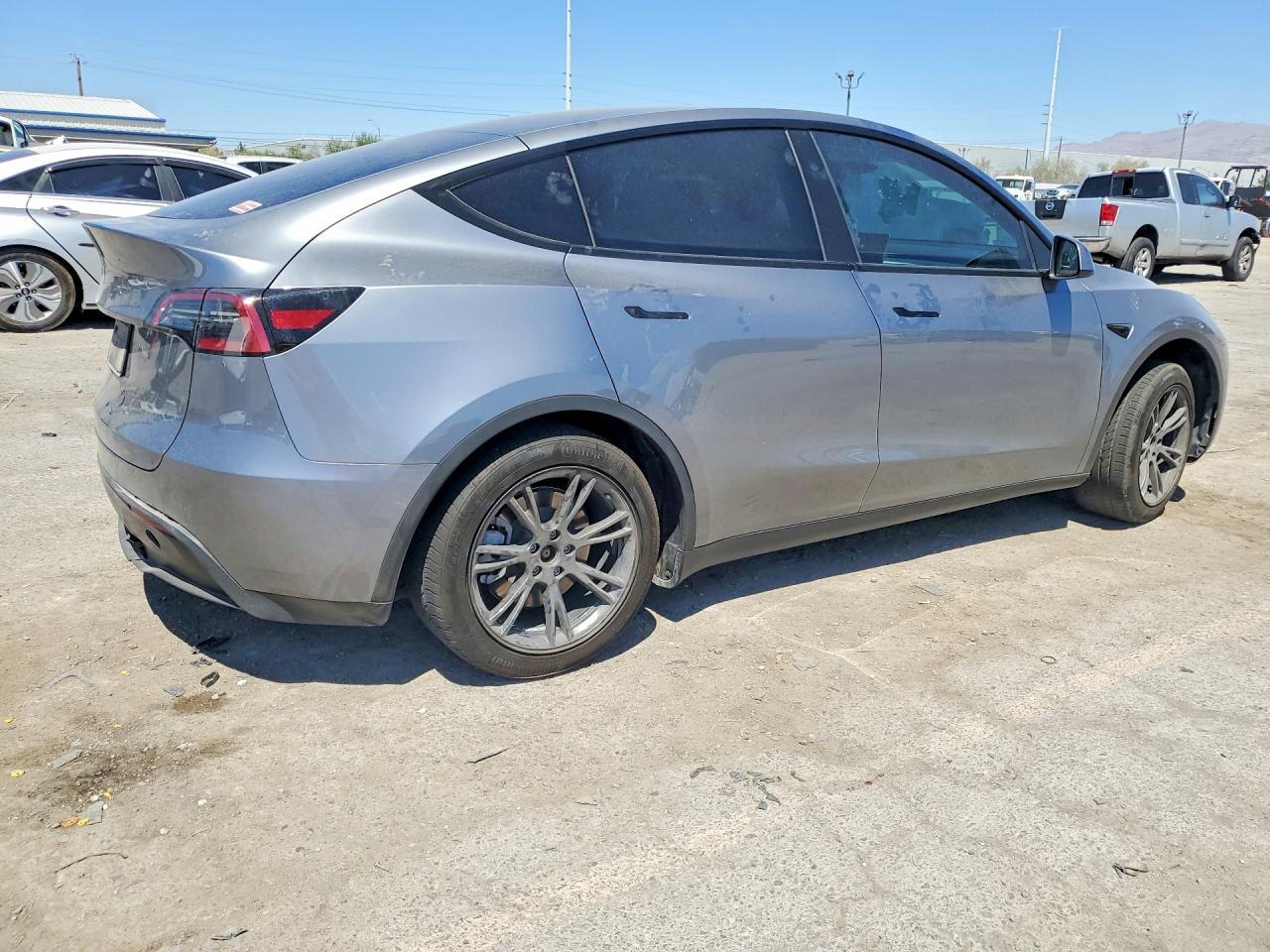 2025 Tesla Model Y - Фото 3