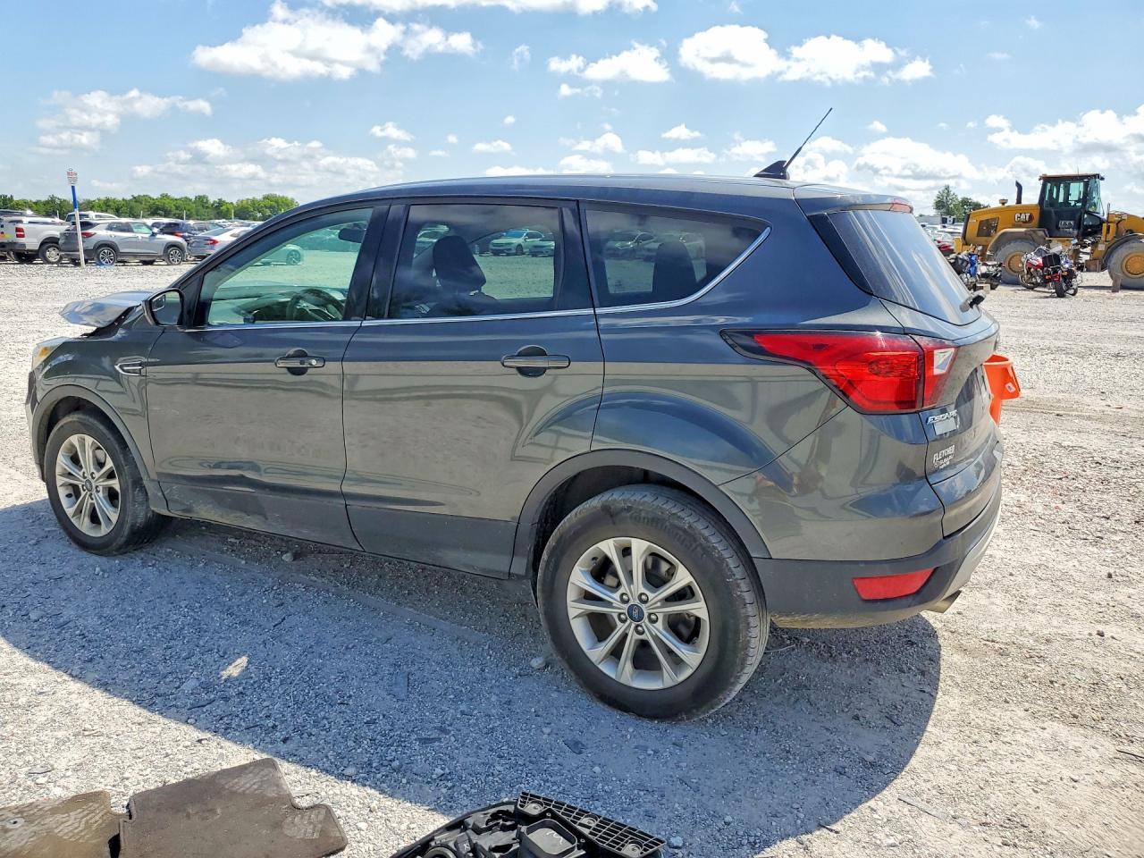 2019 Ford Escape Se - Фото 2