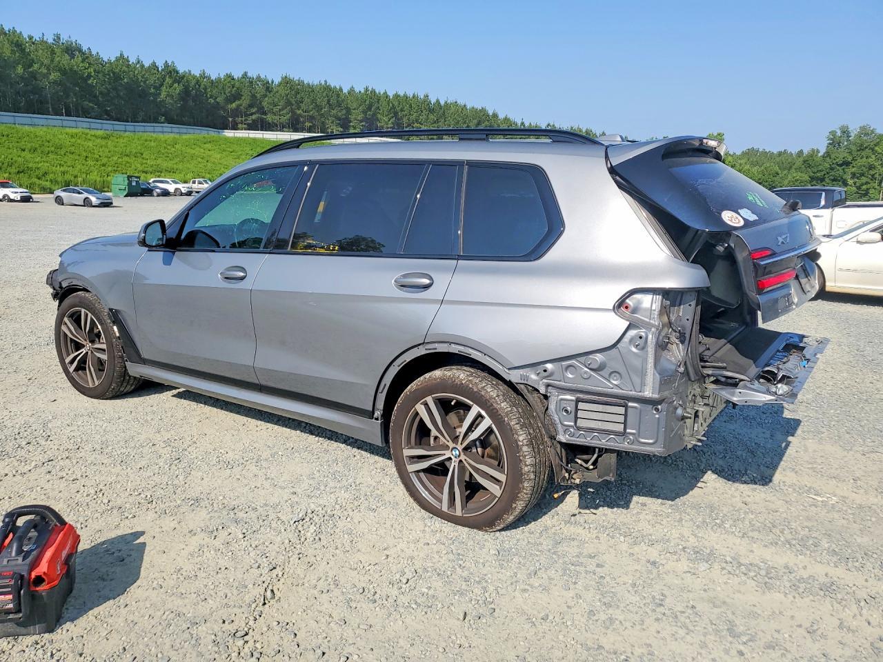2025 BMW X7 xDrive40I - Image 2