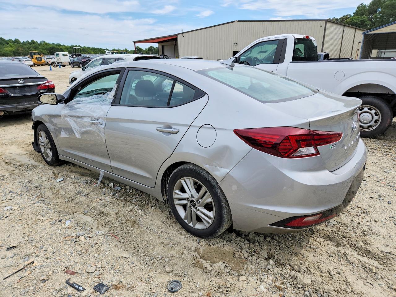 2020 Hyundai Elantra Sel - Фото 2