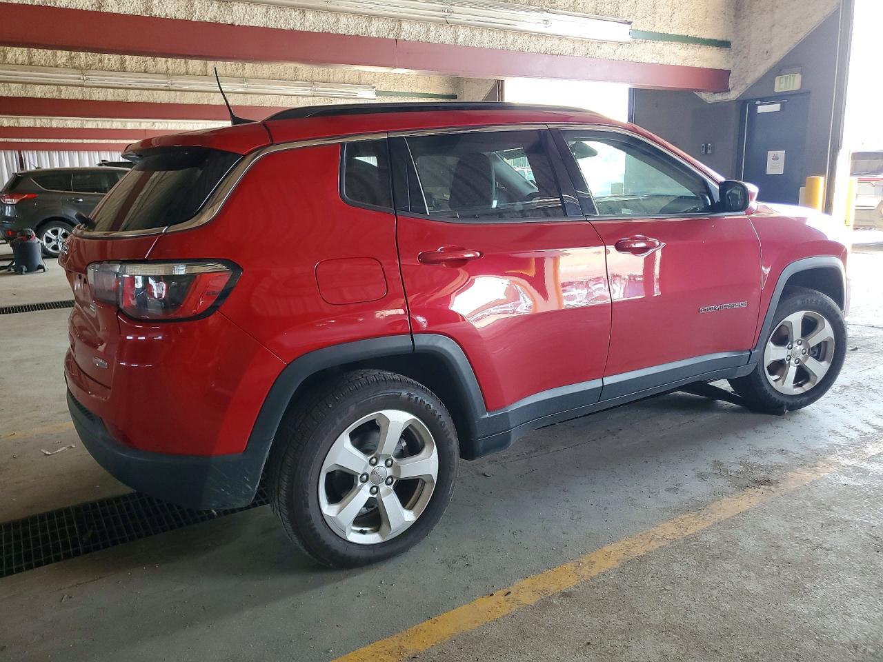 2018 Jeep Compass Latitude - Image 3