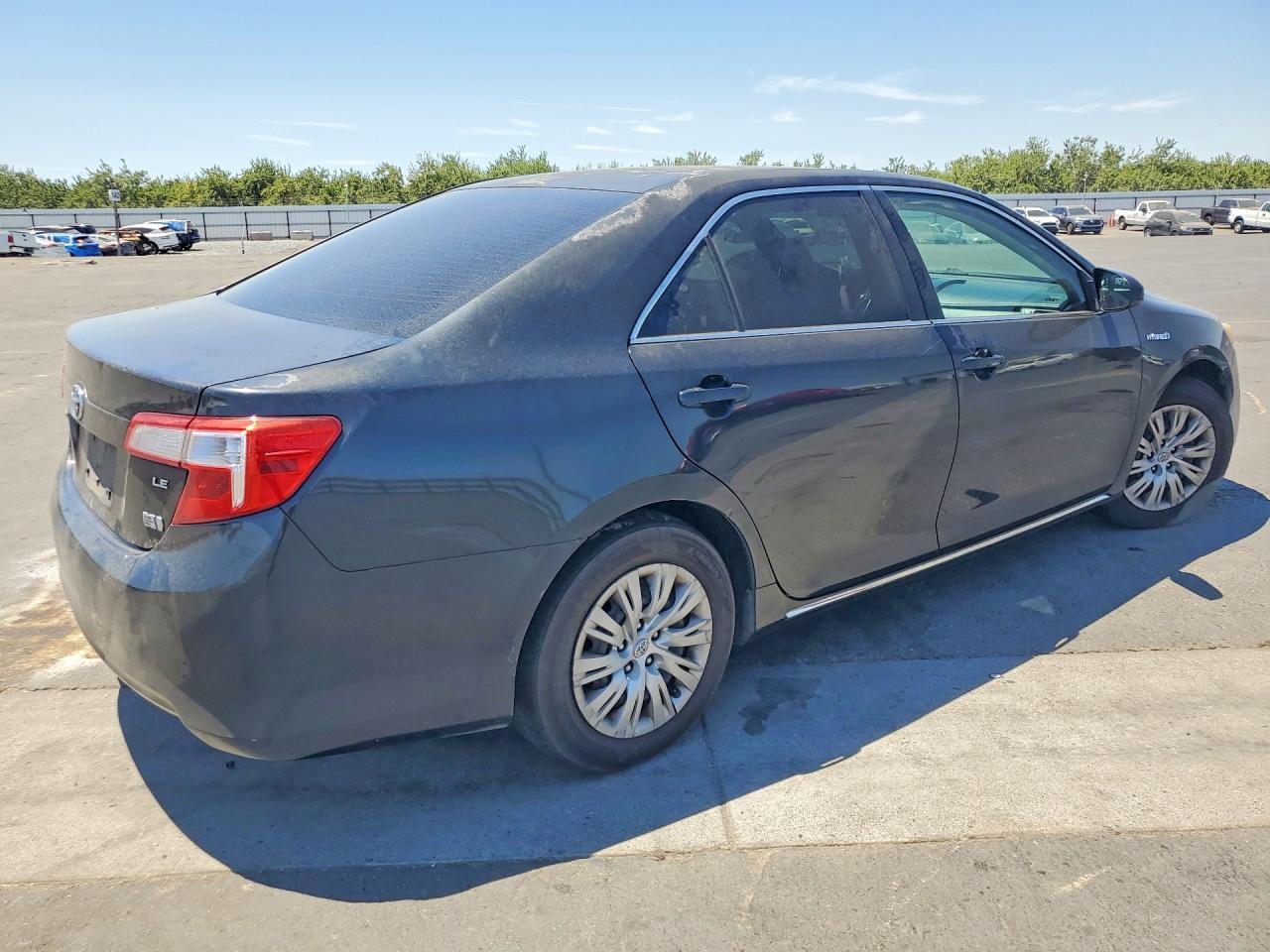 2014 Toyota Camry Hybrid Le - Image 3