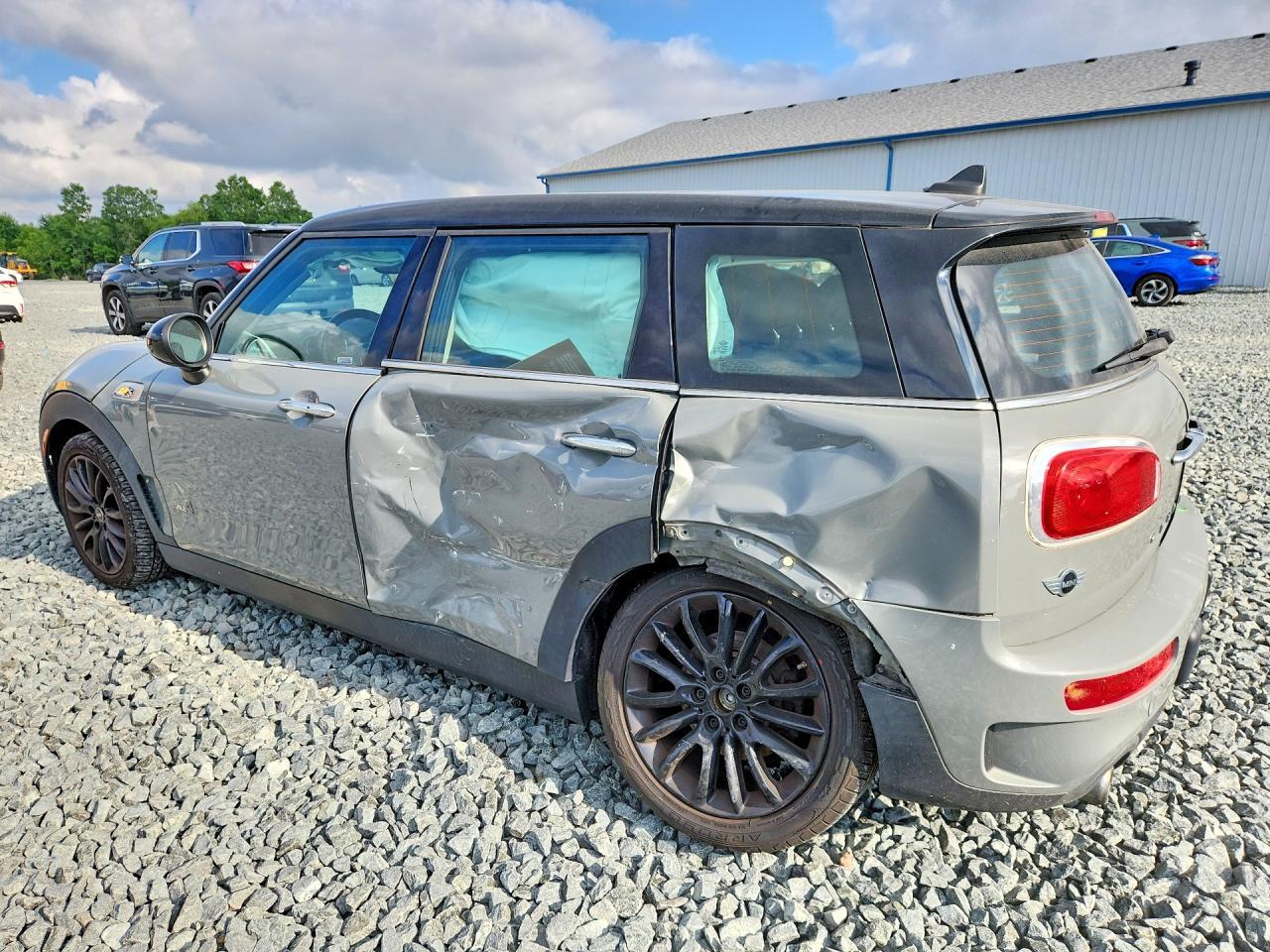 2017 Mini Cooper S Clubman All4 - Image 2