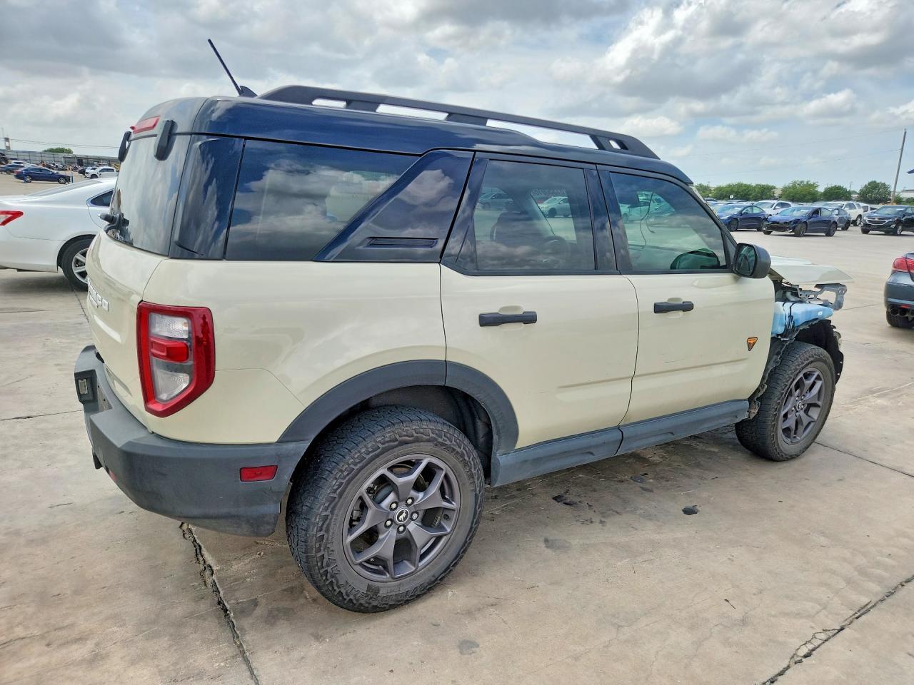 2024 Ford Bronco Sport Badlands - Image 3