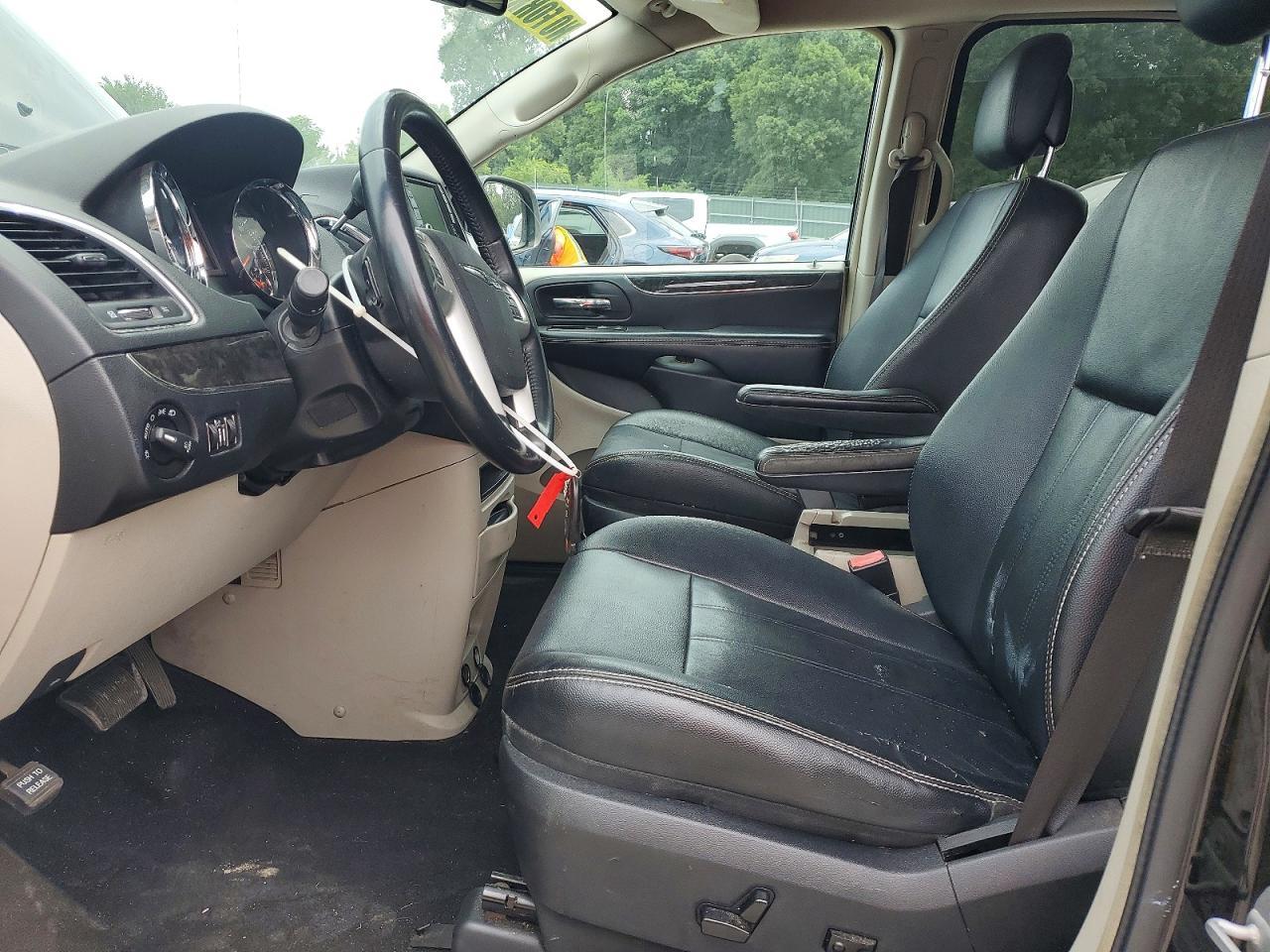 2015 Chrysler Town & Country Touring - Фото 7