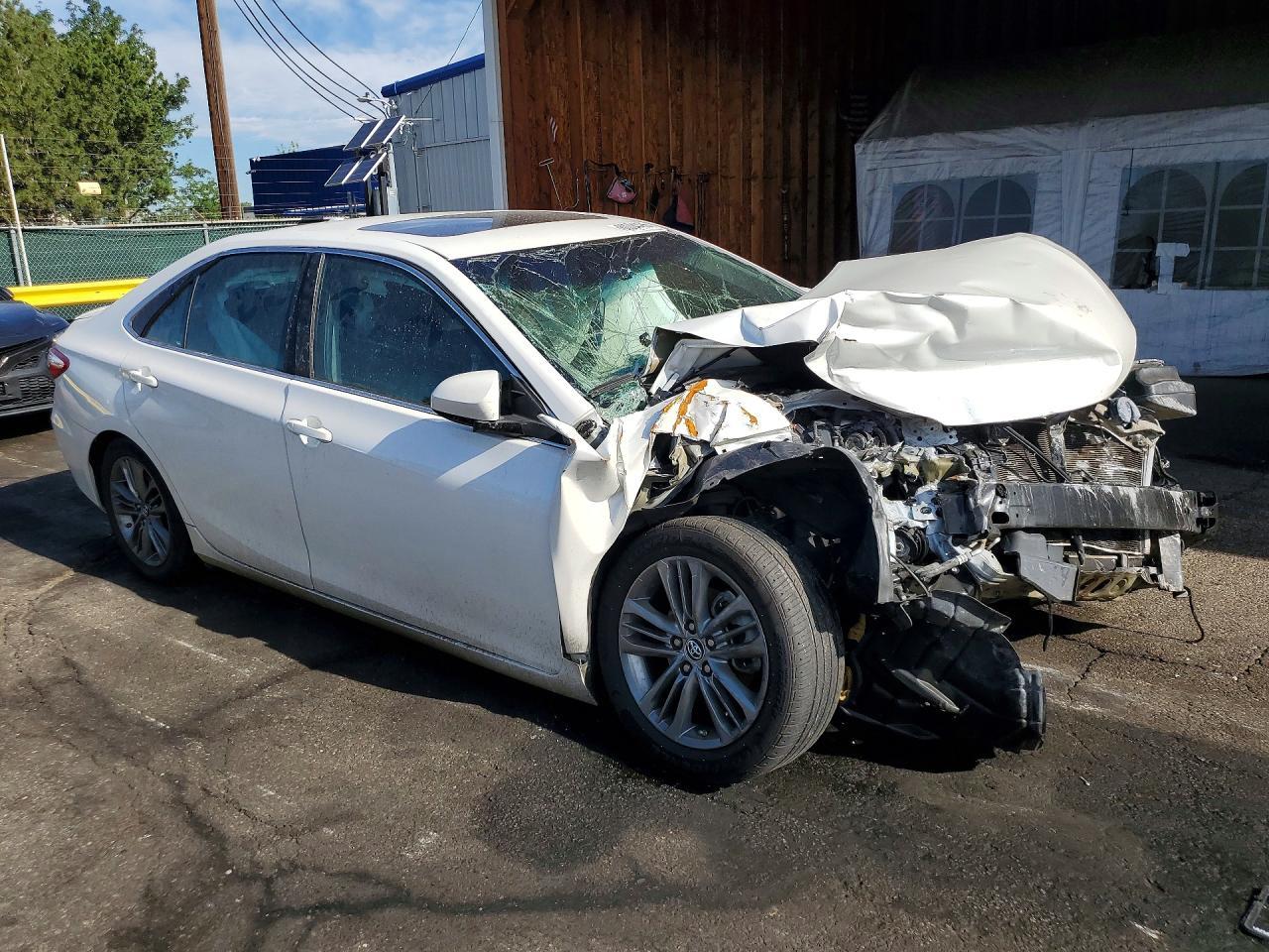 2017 Toyota Camry Se - Фото 4