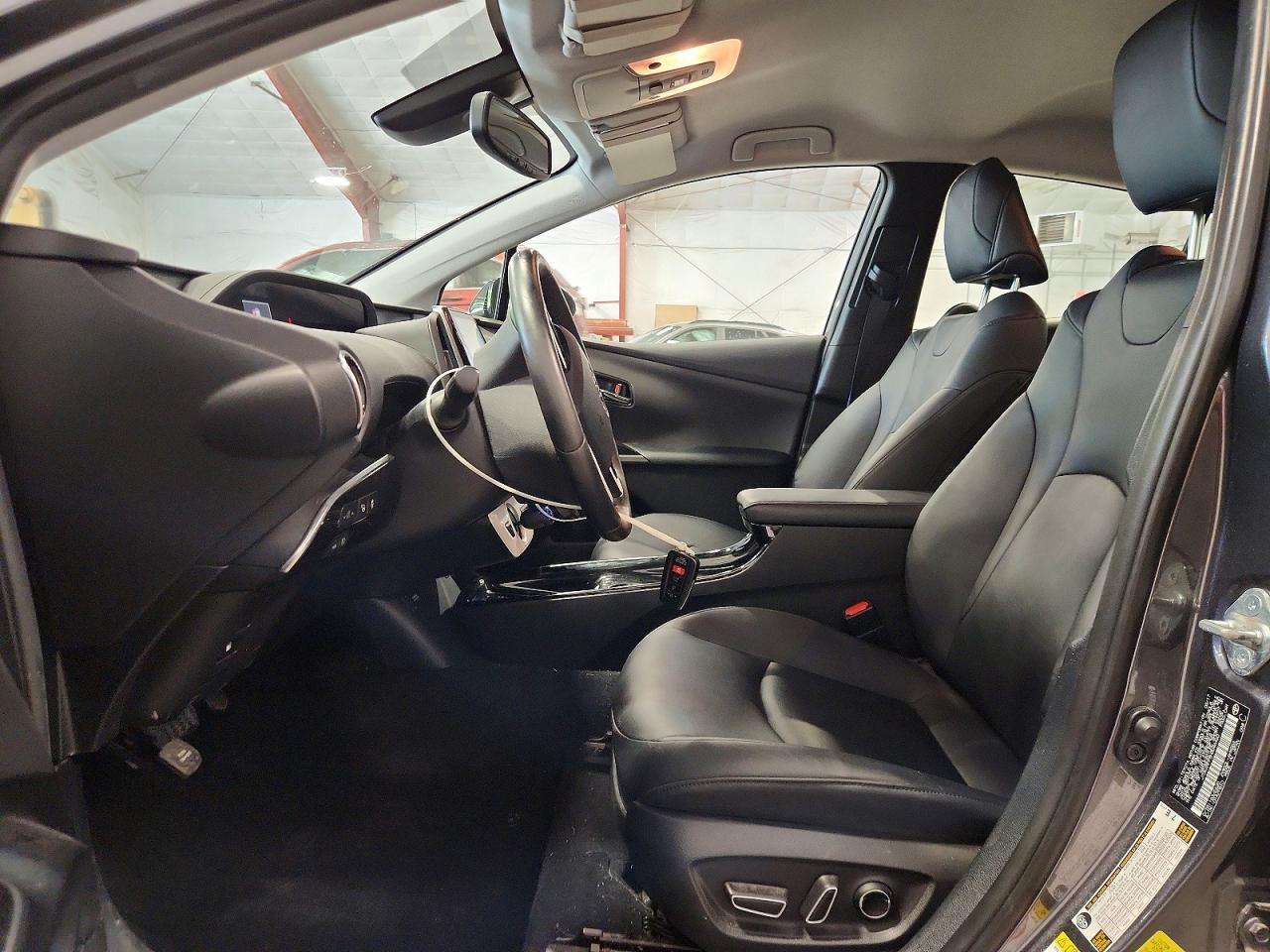 2017 Toyota Prius Prime Advanced - Image 7