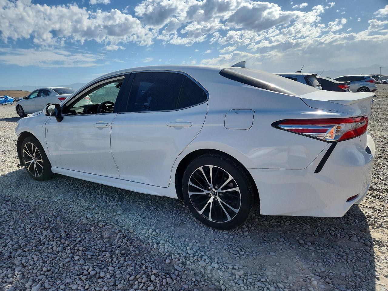 2020 Toyota Camry Se - Image 2