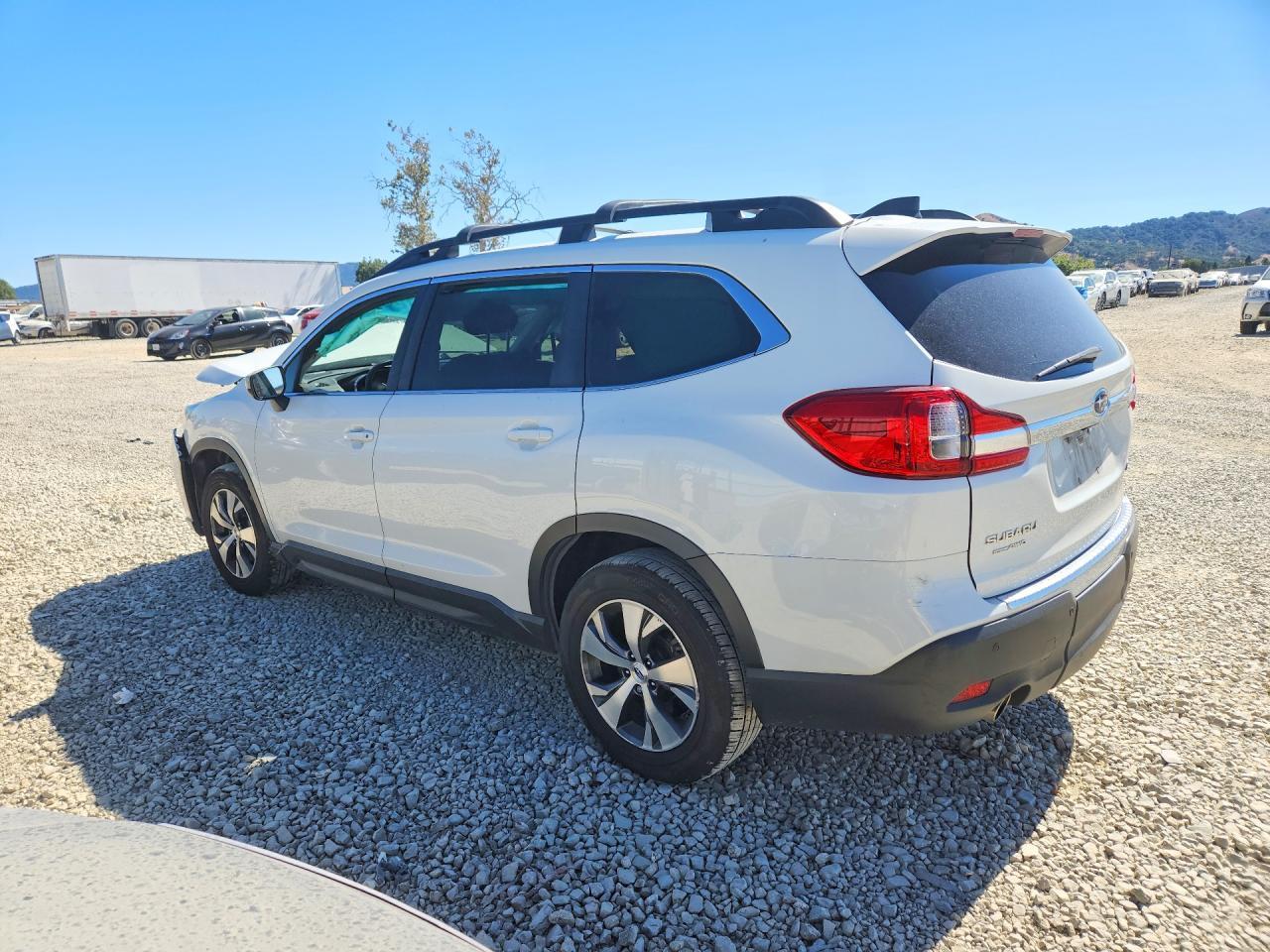 2020 Subaru Ascent Premium - Фото 2