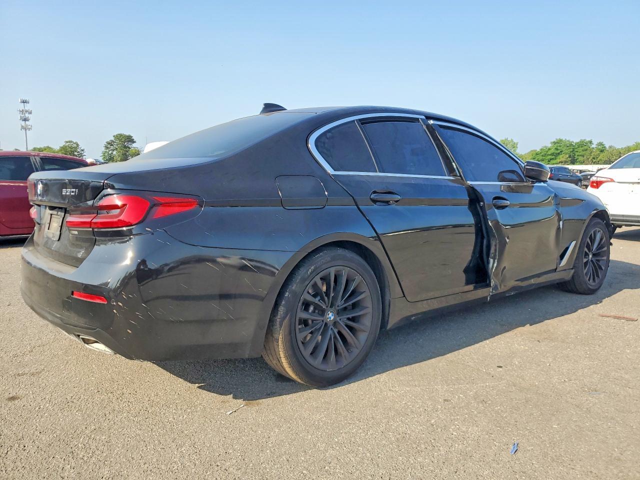 2021 BMW 530 Xi - Image 3