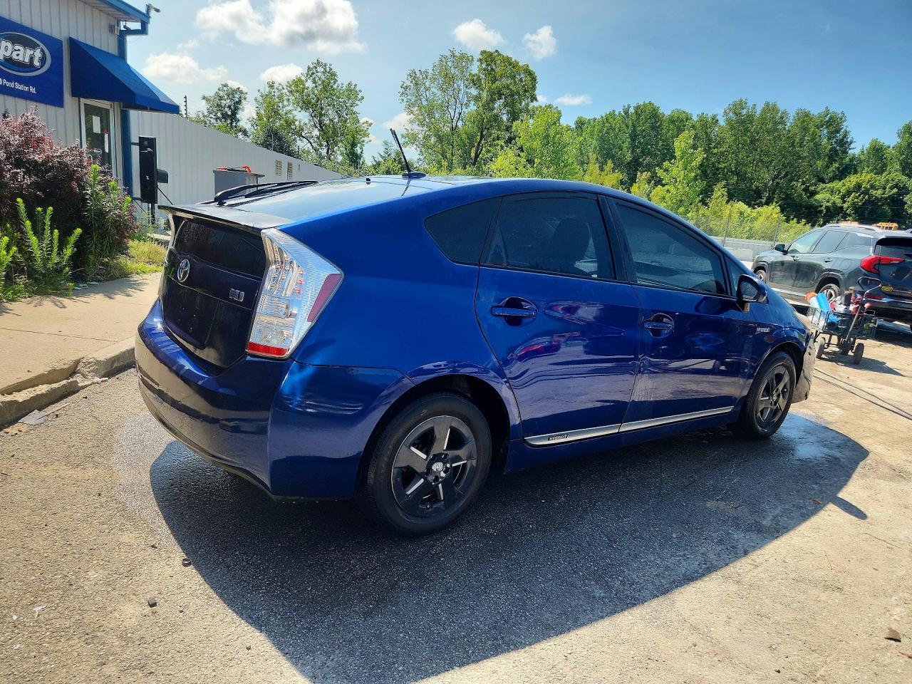 2011 Toyota Prius Four - Фото 3