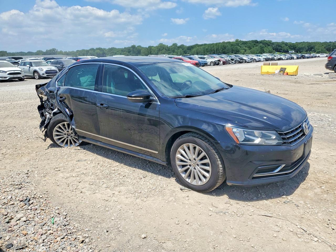 2017 Volkswagen Passat Se - Фото 4