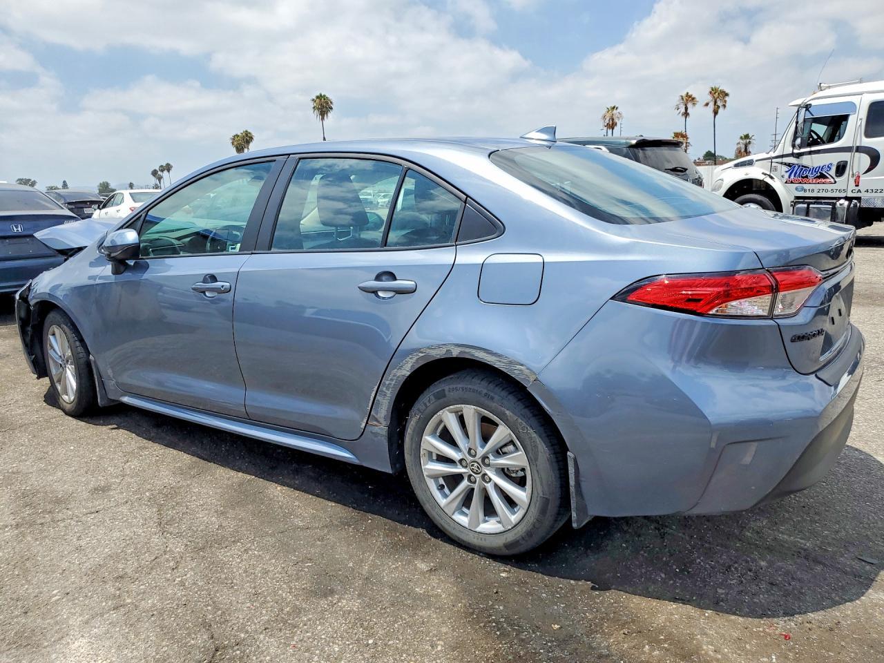2025 Toyota Corolla Le - Фото 2