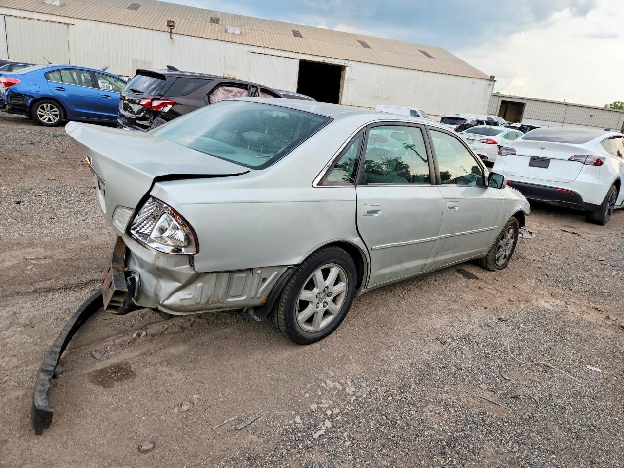 2002 Toyota Avalon Xls - Image 3