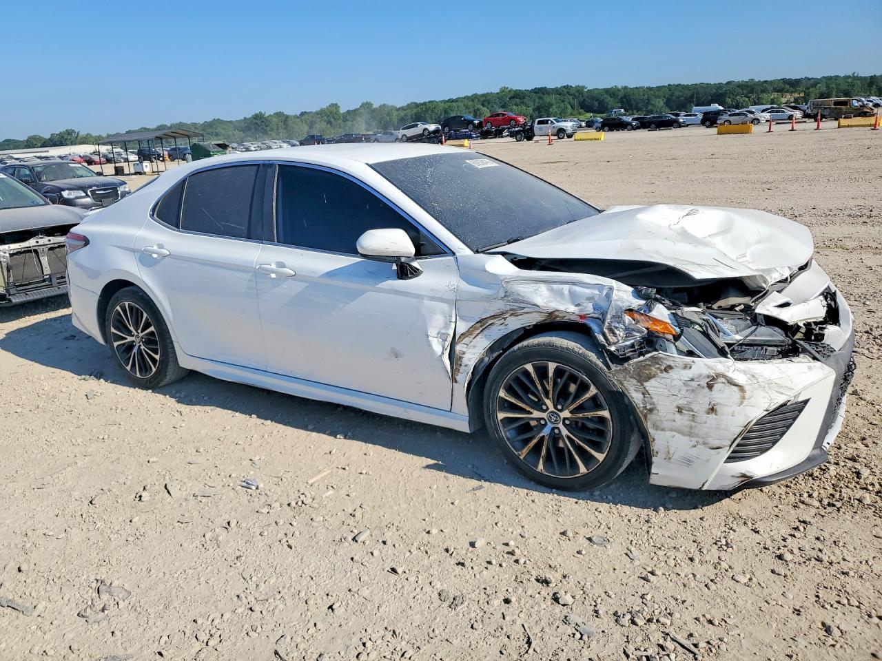 2019 Toyota Camry Se - Фото 4