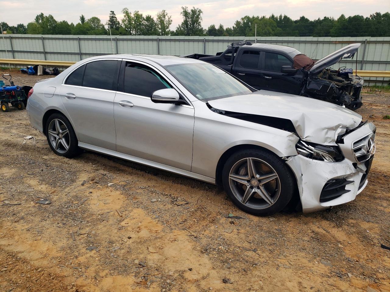 2017 Mercedes-Benz E 300 4Matic - Фото 4