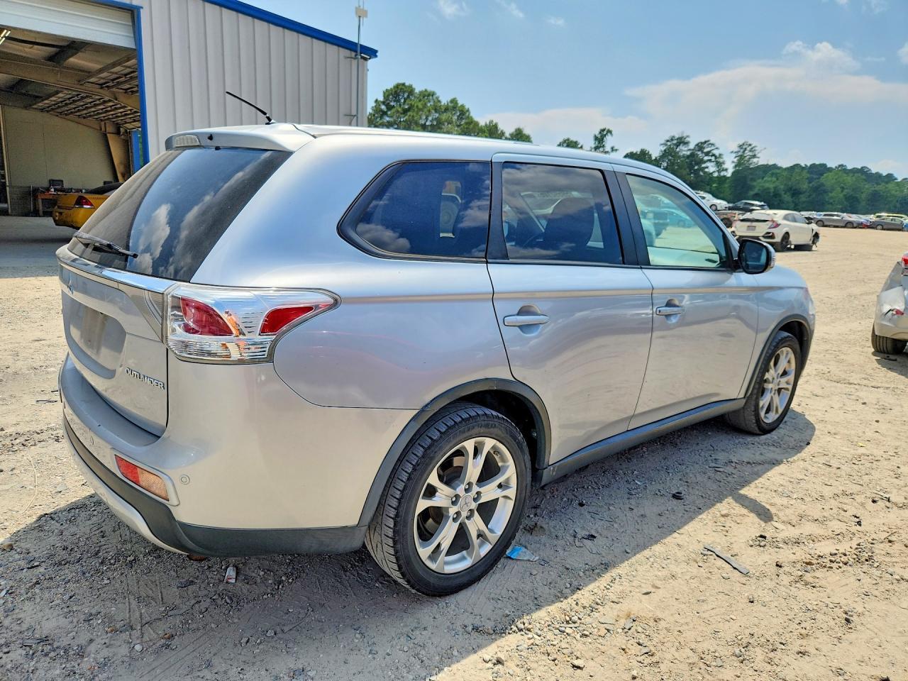 2015 Mitsubishi Outlander Se - Фото 3