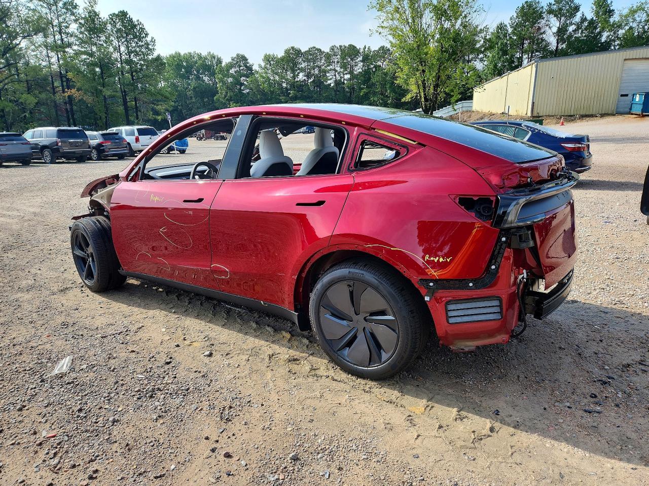 2026 Tesla Model Y - Фото 2