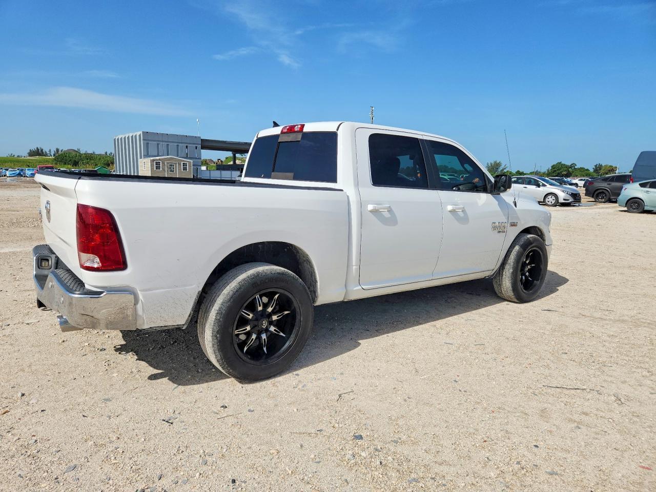 2019 Ram 1500 Classic Slt - Image 3