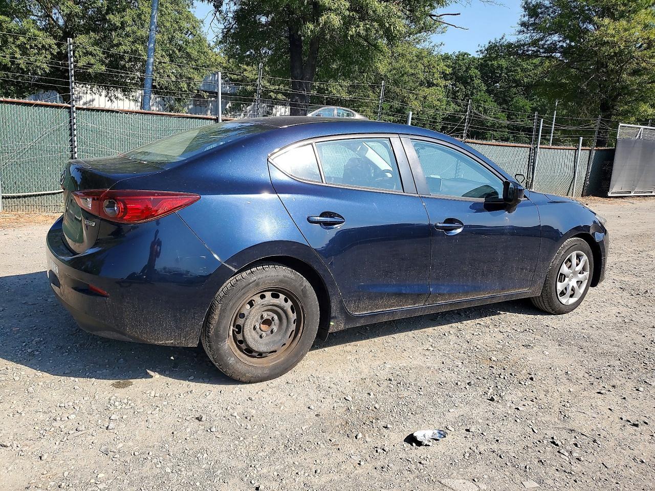 2016 Mazda 3 Sport - Image 3