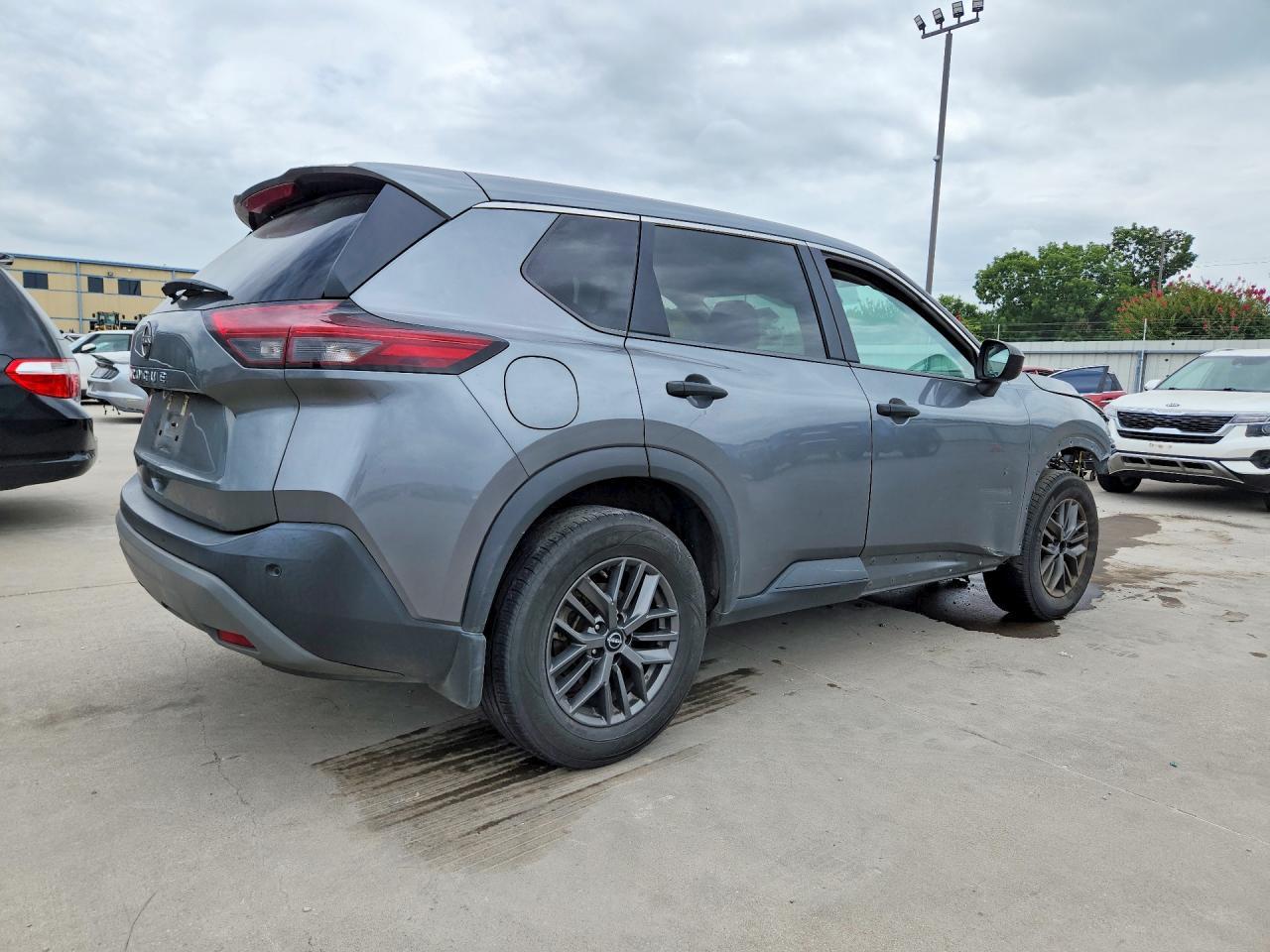 2023 Nissan Rogue S - Image 3