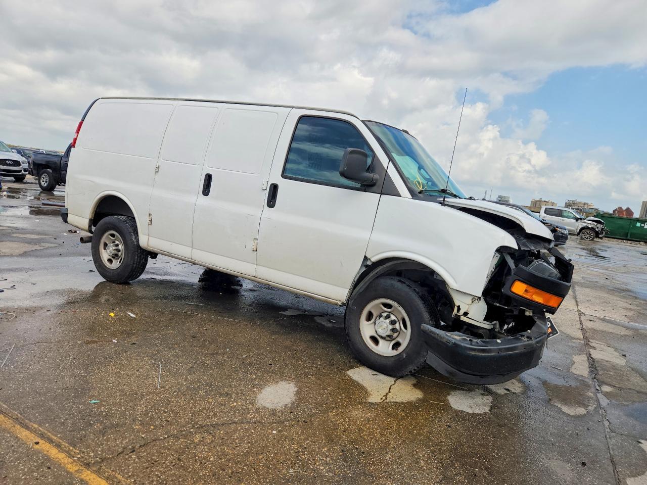 2021 Chevrolet Express G2500 Delivery Van - Фото 4