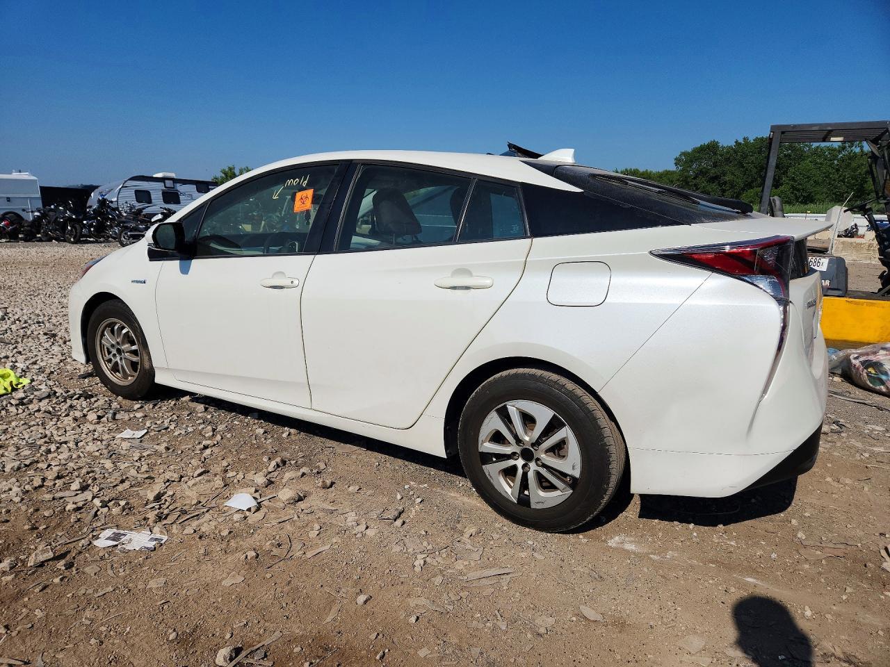 2016 Toyota Prius Three - Фото 2
