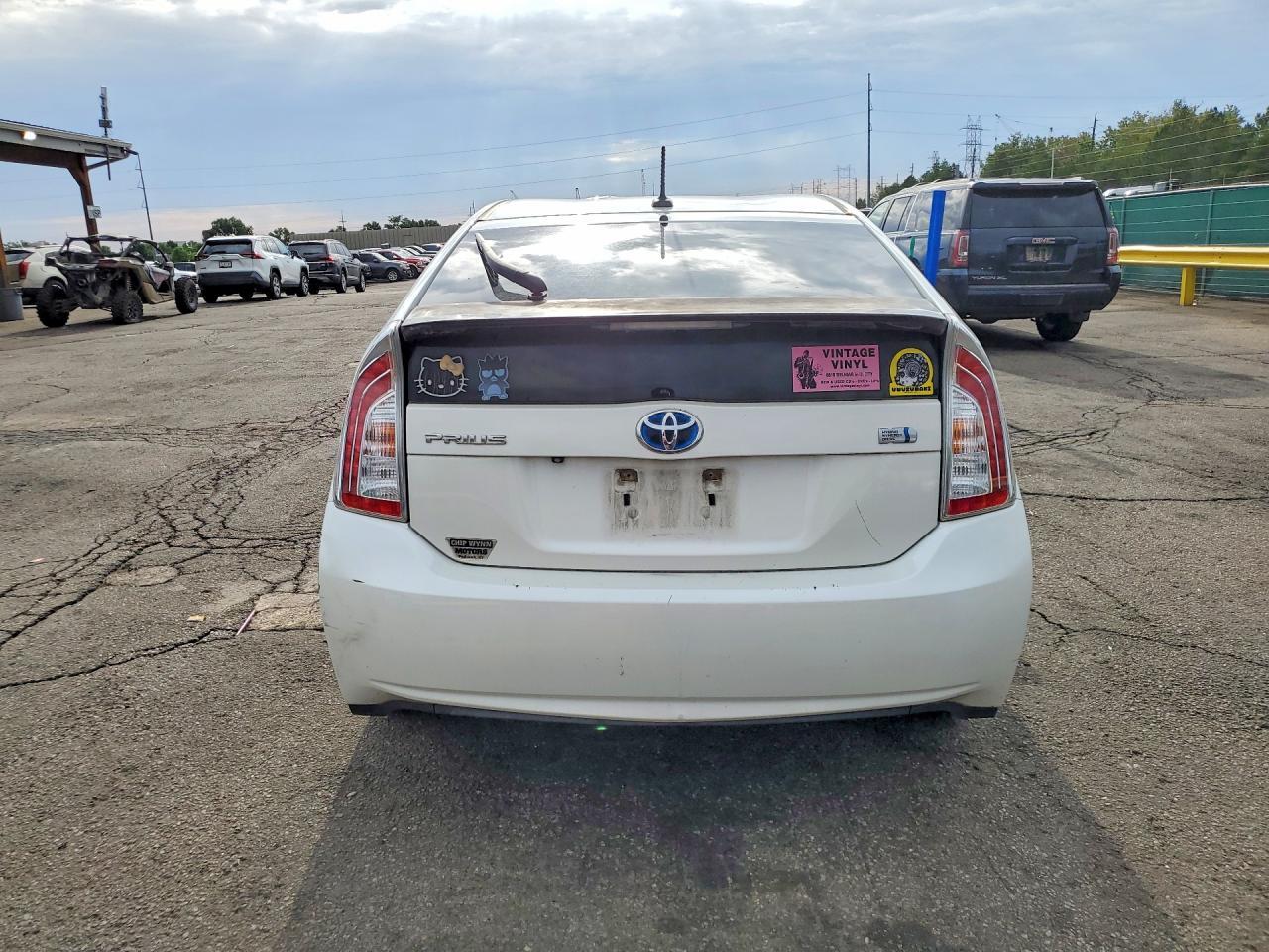 2014 Toyota Prius Three - Image 6