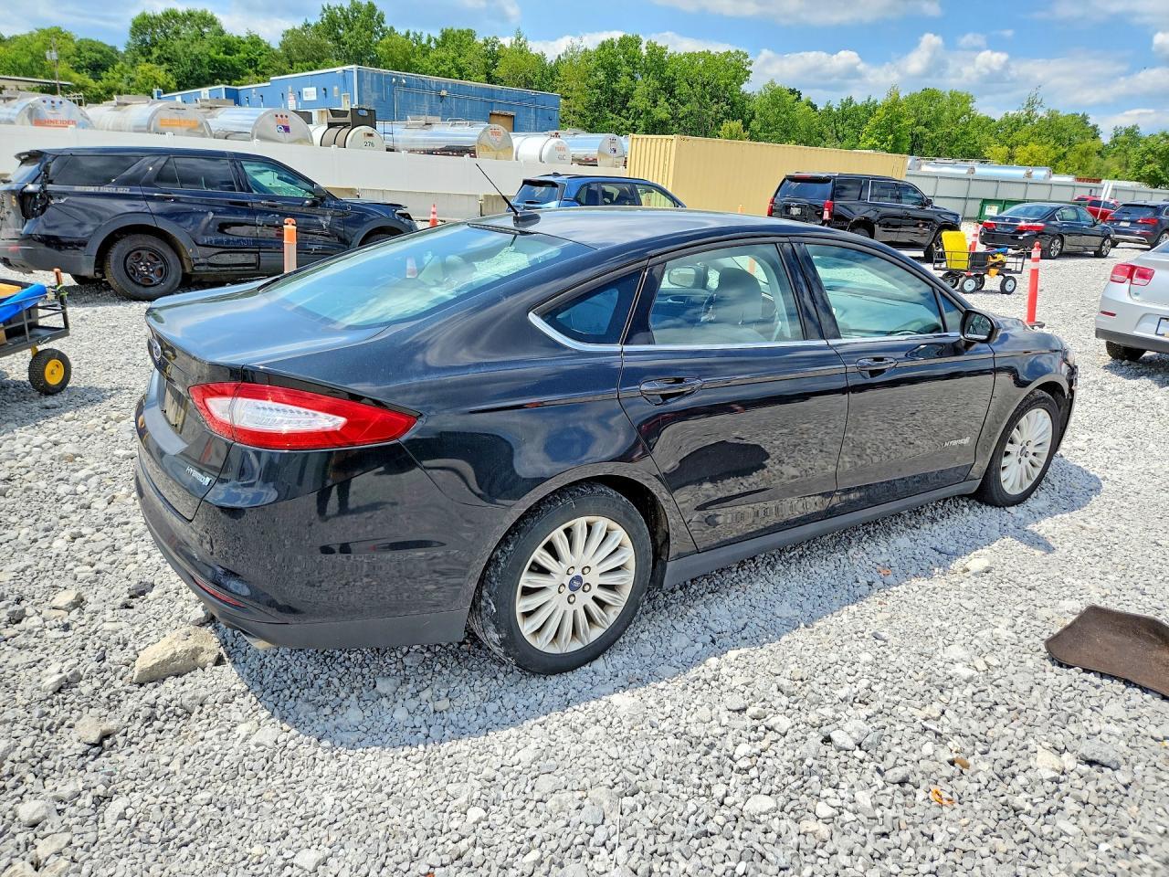 2015 Ford Fusion S Hybrid - Фото 3