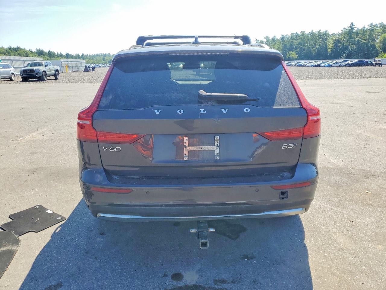 2023 Volvo V60 - Image 6