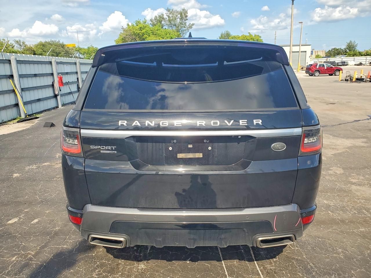 2018 Land Rover Range Rover Sport Hse - Image 6