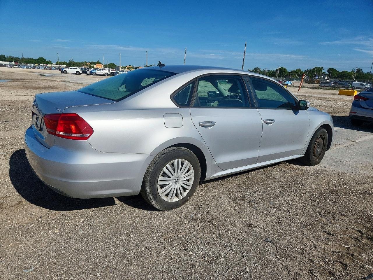2014 Volkswagen Passat S - Image 3