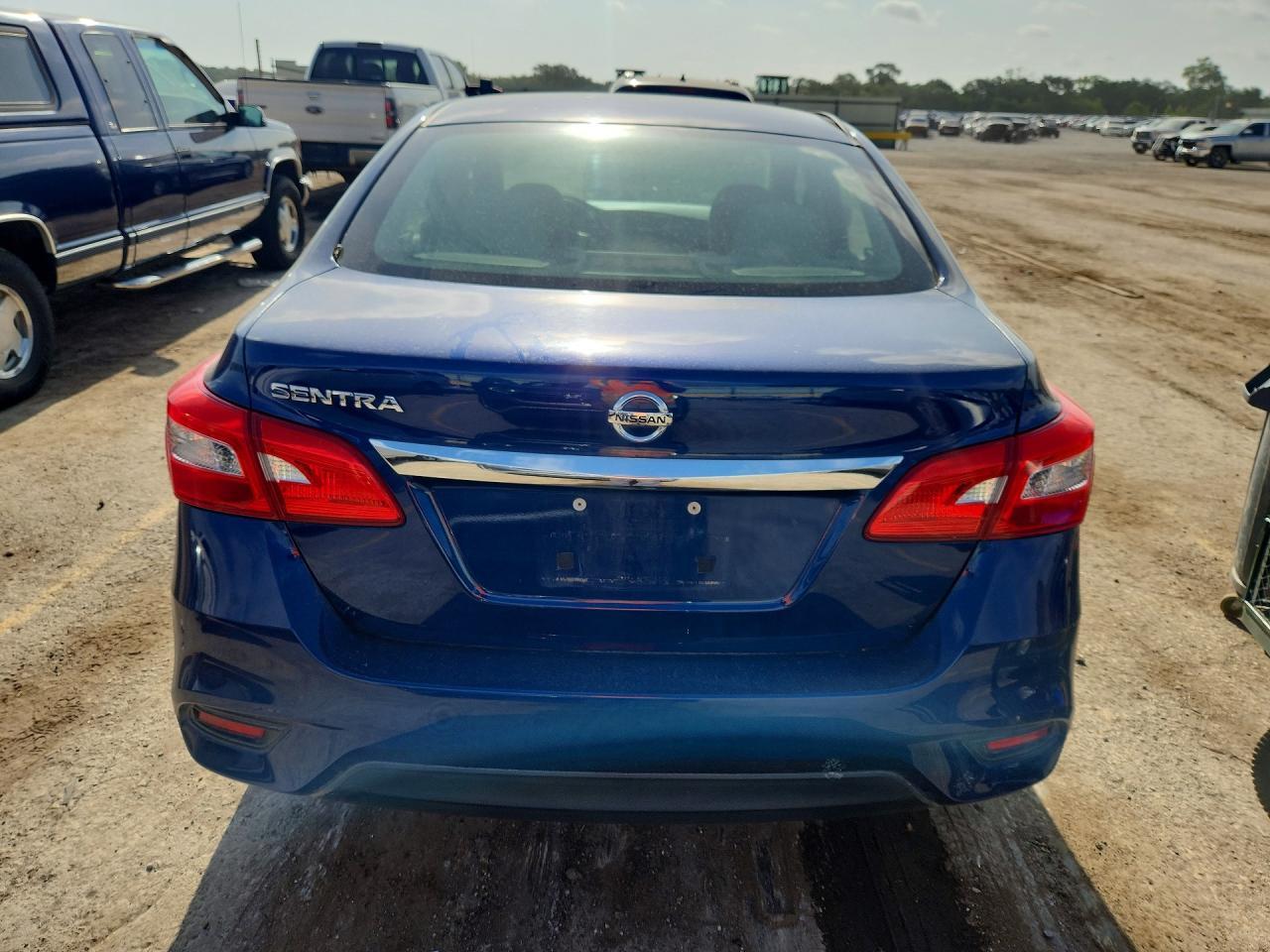 2017 Nissan Sentra S - Фото 6