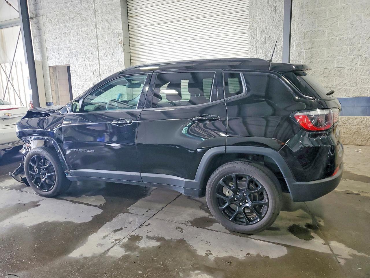 2023 Jeep Compass Latitude - Фото 2