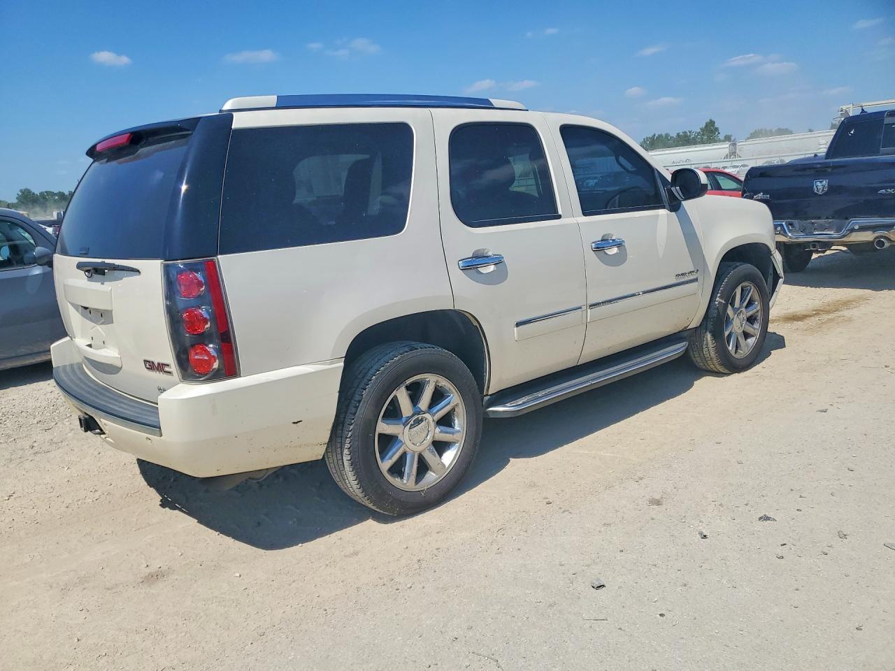 2013 GMC Yukon Denali - Фото 3