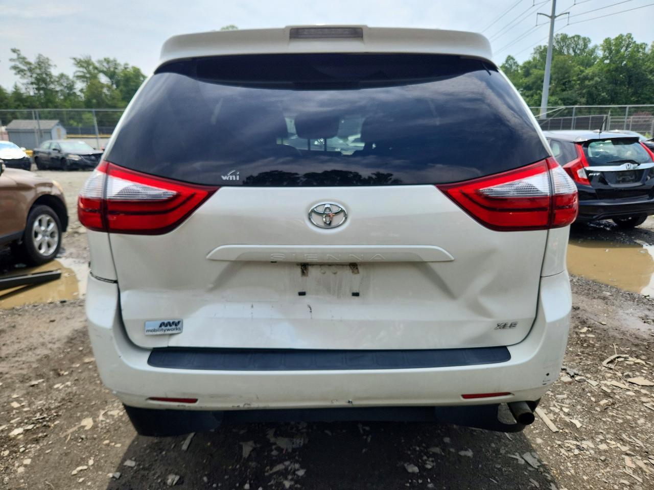 2020 Toyota Sienna Xle 8-Passenger - Фото 6