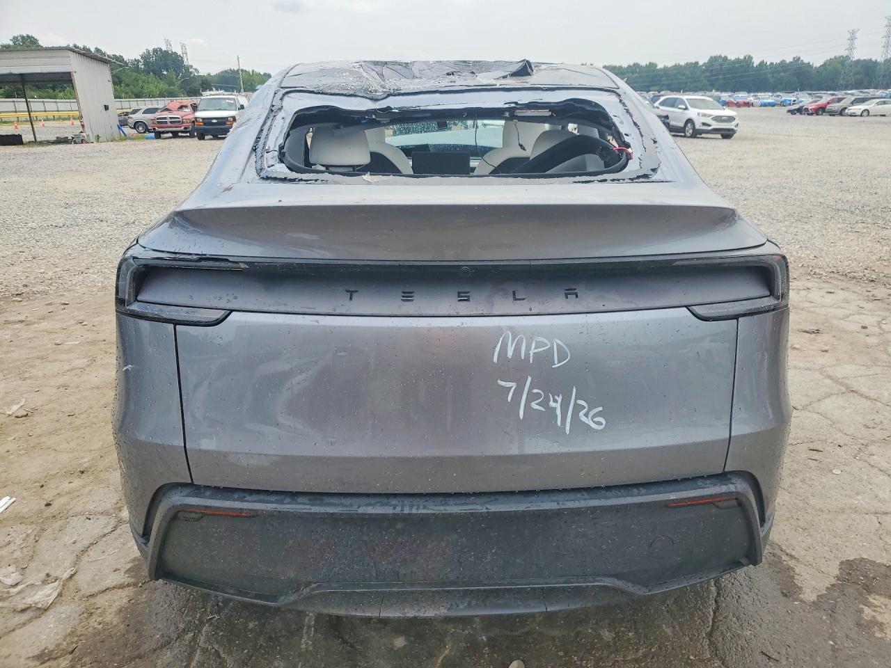 2026 Tesla Model Y - Фото 6