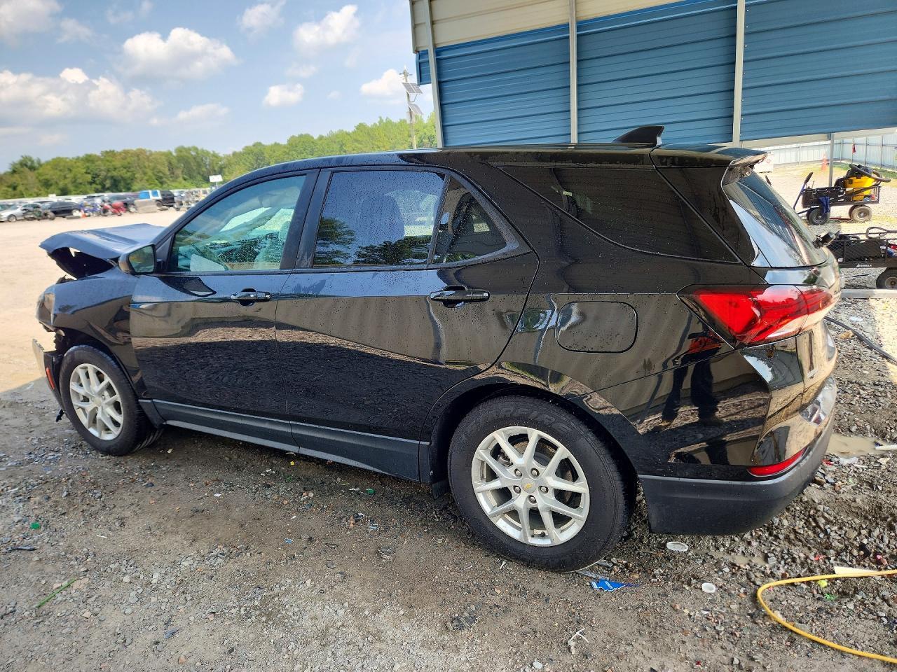 2022 Chevrolet Equinox Ls - Фото 2